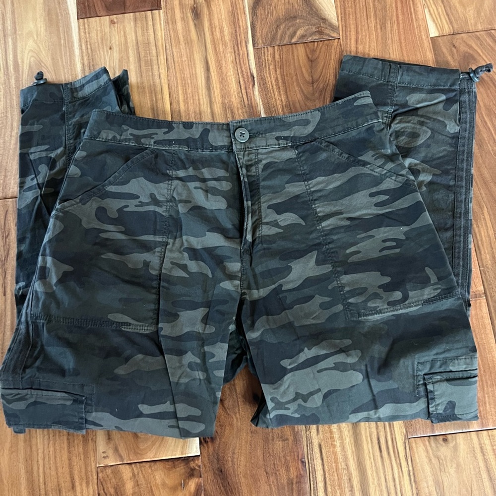 Camo pants women medium